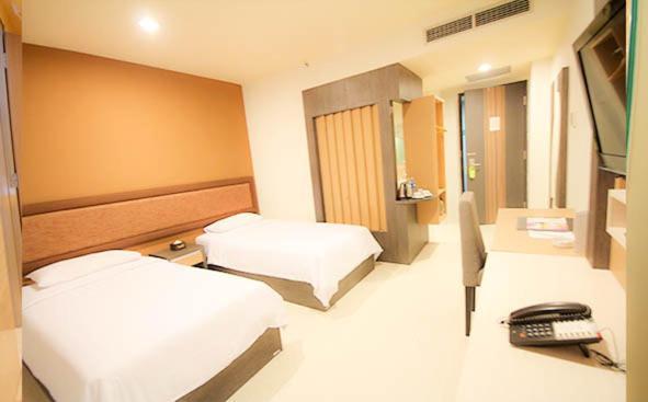 Hotel Olive Tangerang Exteriör bild