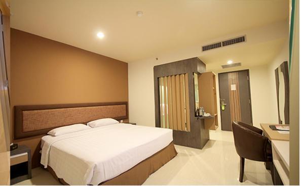 Hotel Olive Tangerang Exteriör bild