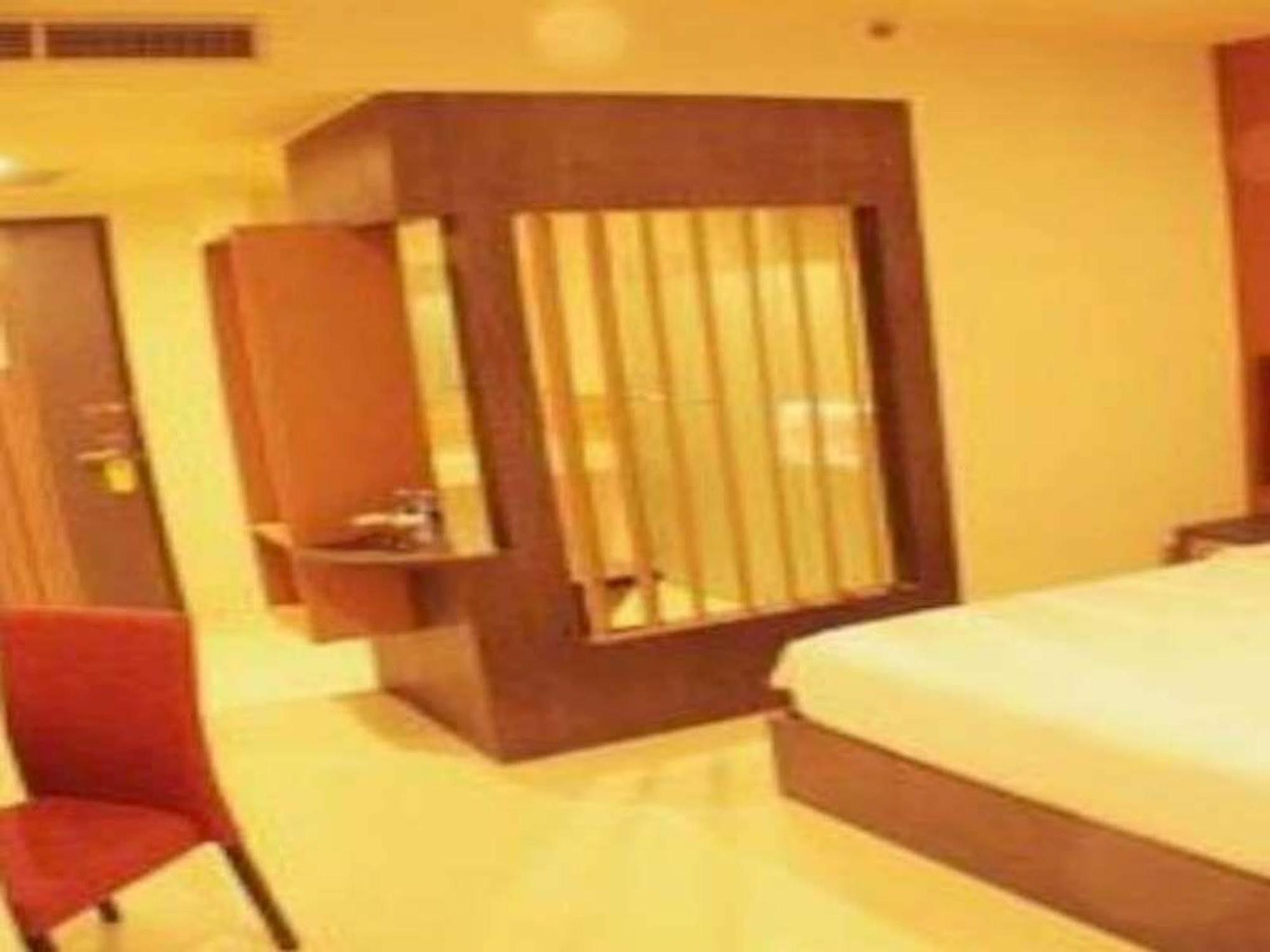 Hotel Olive Tangerang Exteriör bild
