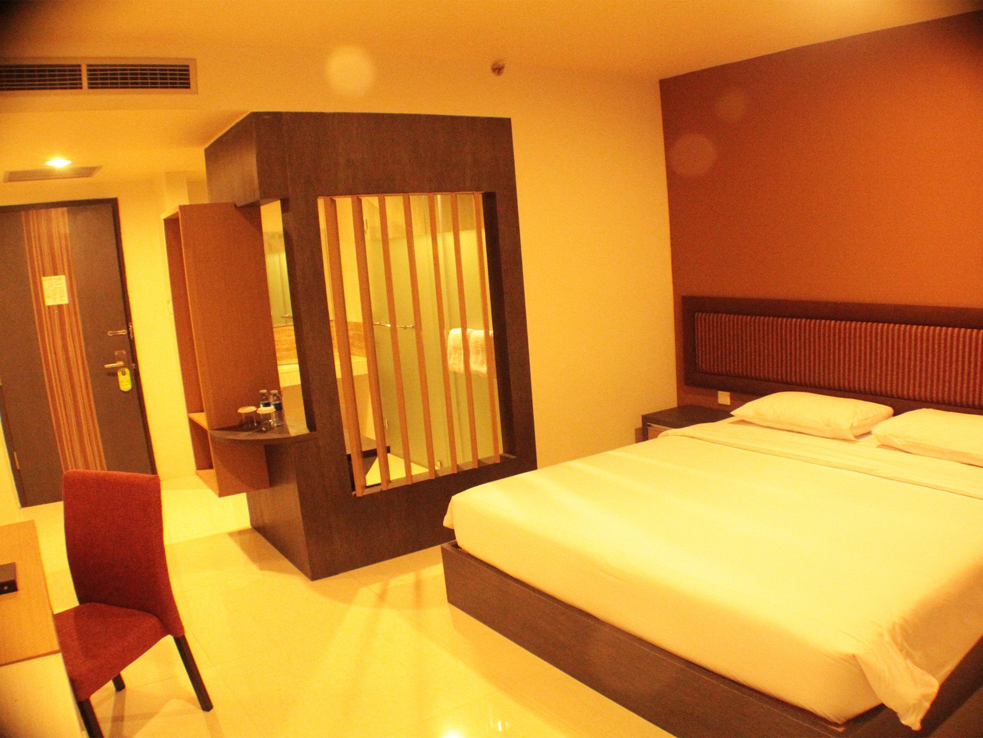 Hotel Olive Tangerang Exteriör bild